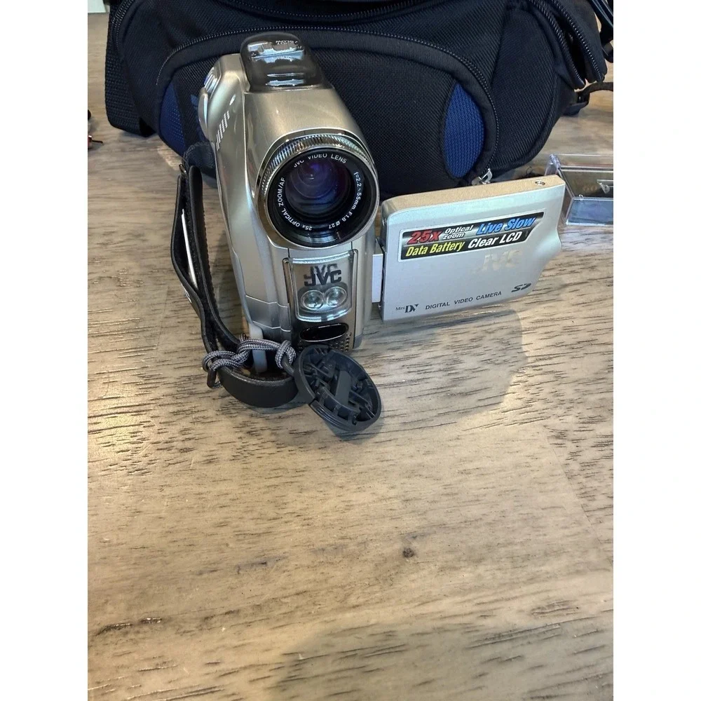 JVC MiniDV Digital  Video Camera GR-D270U Tested/Working Lots of Extras